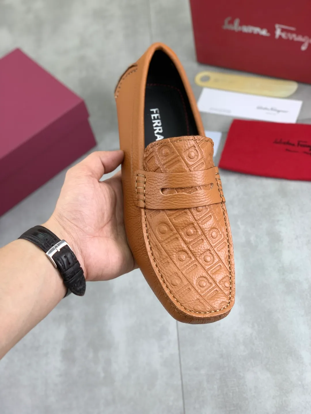 Men's shoes 💰P542 New model, high quality [Ferragamo/Ferragamo] Latest lazy slip-on shoes Original imported calfskin, imported cowhide lining + original luxury metal buckle + original combination outsole Comparison without pressure Code number: 38-45